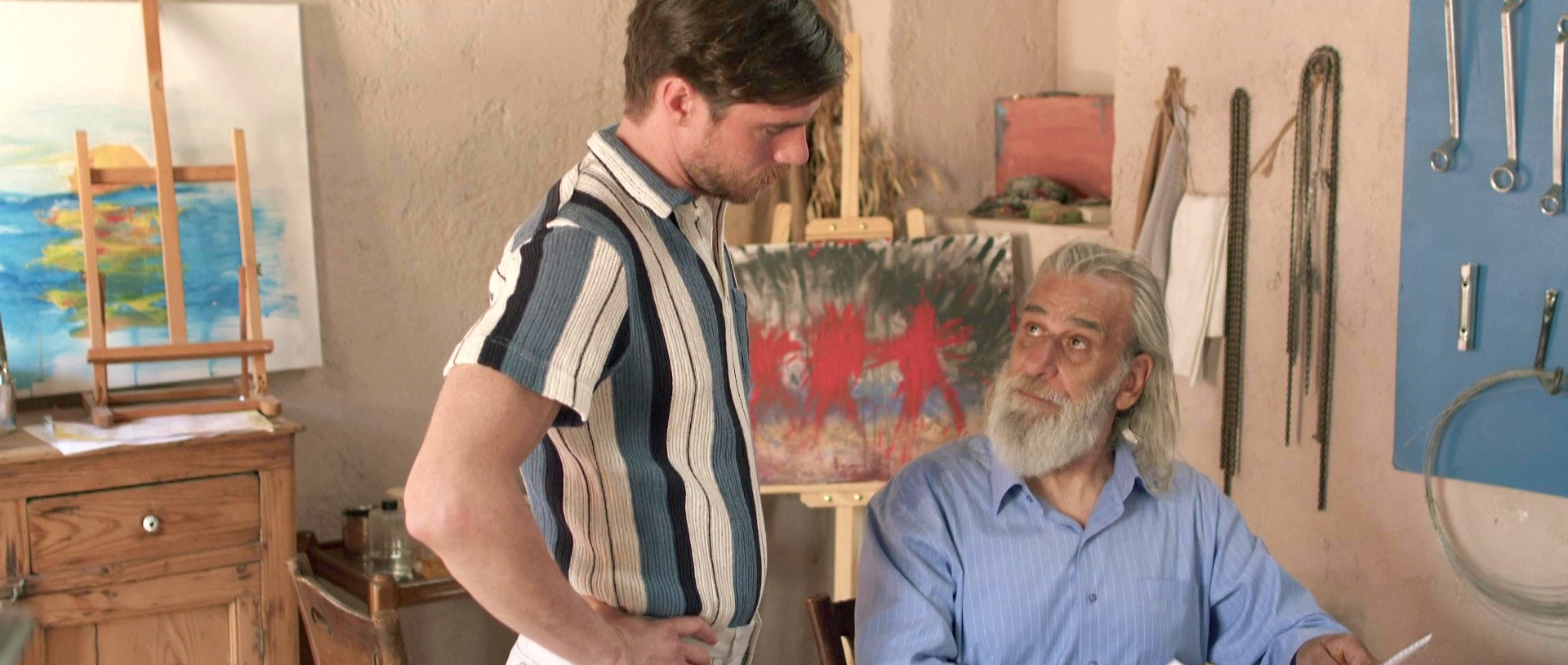 Η ΠΑΡΑΛΙΑ – Η Ιφιγένεια και ο Παύλος παλεύουν με τα συναισθήματά τους και τις οικογενειακές πιέσεις