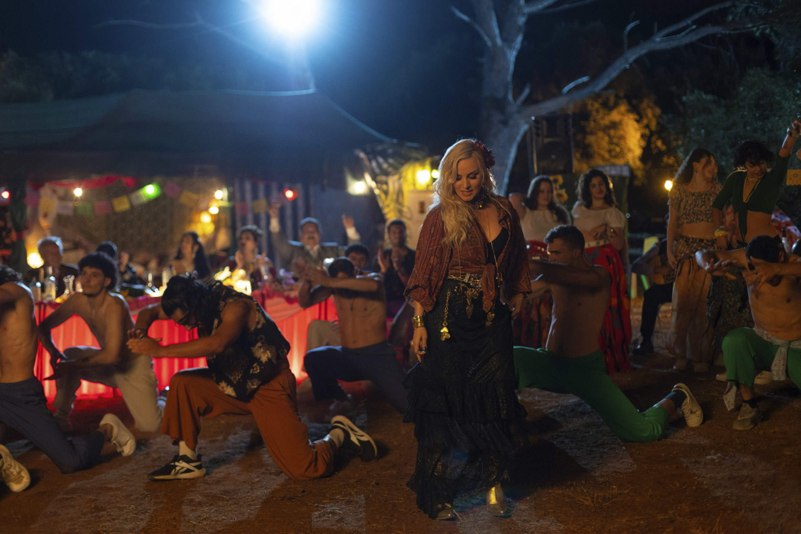 Πέγκυ Ζήνα: Πρωταγωνιστεί σε τσιγγάνικο γλέντι για την σειρά «Η κατάρα της Τζέλας Δελαφράγκα»