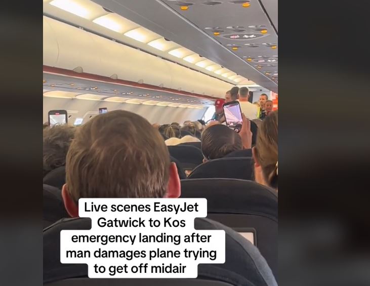 Χαμός σε πτήση προς Κω: Μεθυσμένος επιβάτης προσπάθησε να ανοίξει την πόρτα του αεροπλάνου και να μπουκάρει στο πιλοτήριο – Δείτε βίντεο