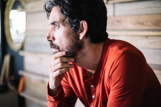 Ανακάλυψε ότι η γυναίκα του είχε σχέση με τον φίλο του και ότι το παιδί δεν είναι δικό του – «θα τη χωρίσω και θα εγκαταλείψω το παιδί»