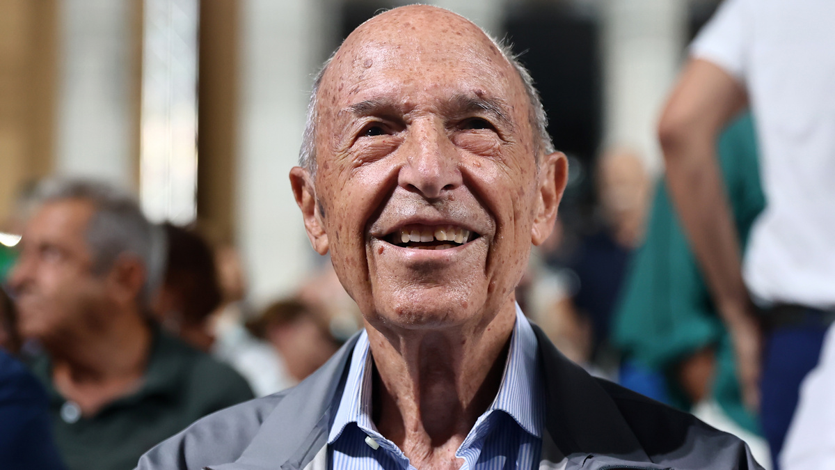 Κώστας Σημίτης: Τώρα είναι η κατάλληλη στιγμή να πρωταγωνιστήσει ξανά το ΠΑΣΟΚ