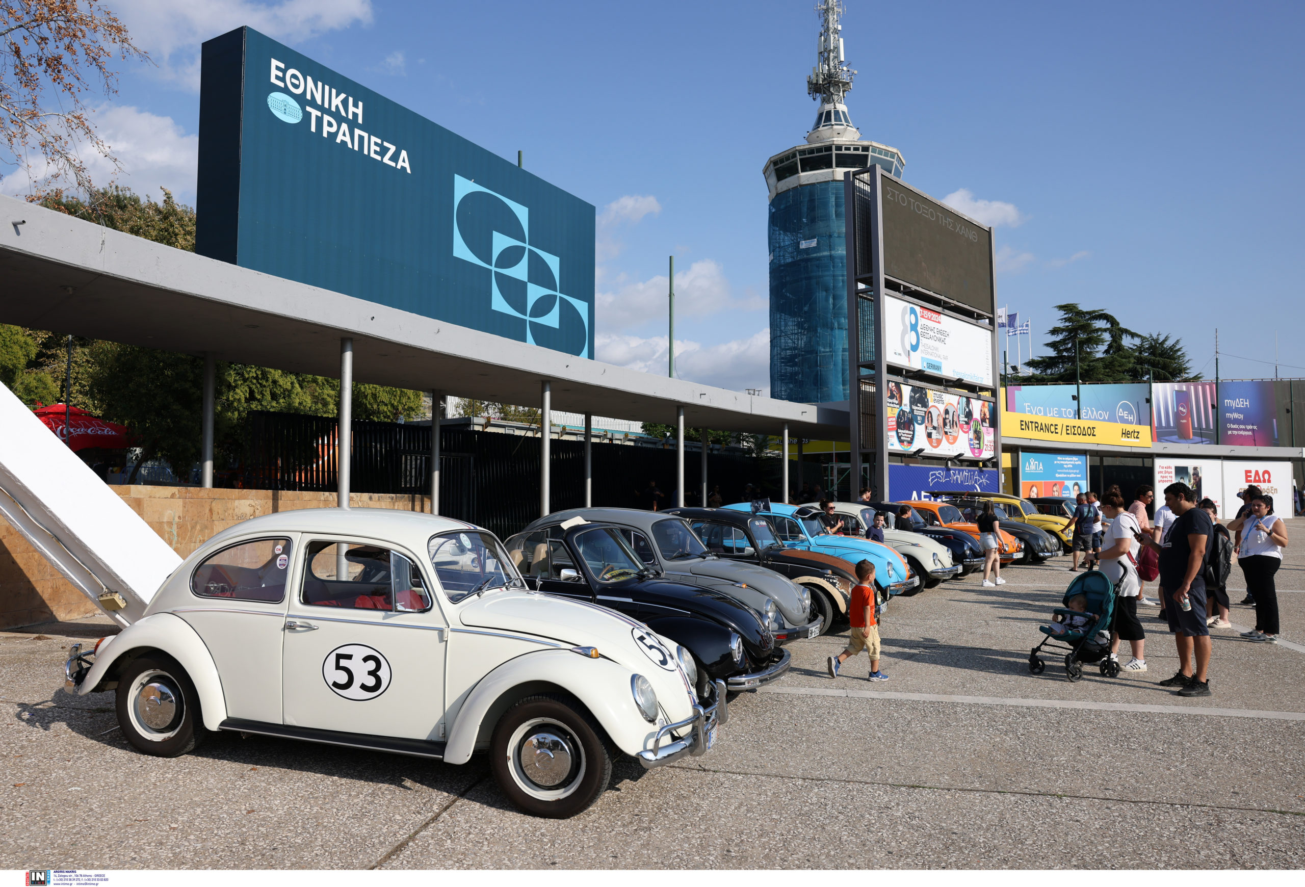 Θεσσαλονίκη: Τα θρυλικά «κατσαριδάκια» ξεχύθηκαν στους δρόμους της πόλης και στη ΔΕΘ – ΦΩΤΟ & ΒΙΝΤΕΟ