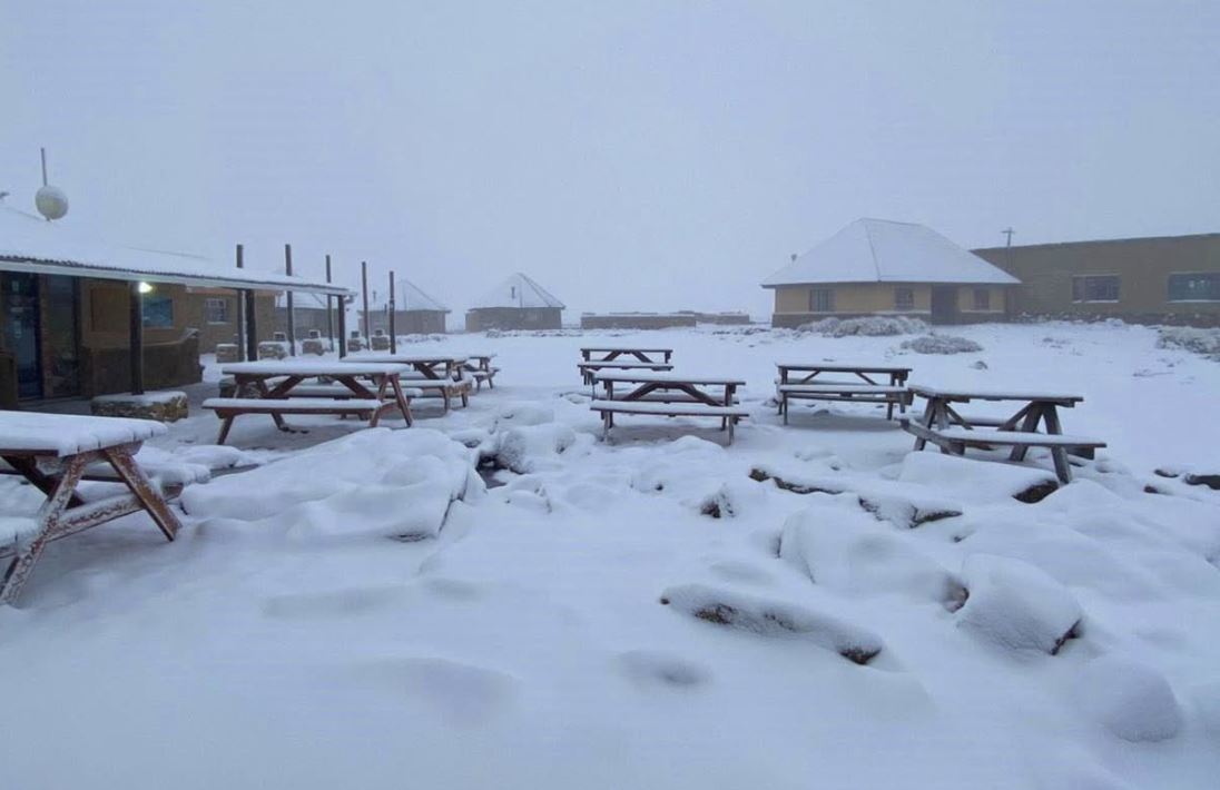 Νότια Αφρική: Μία νεκρή και τεράστια μποτιλιαρίσματα από τις ασυνήθιστες και ισχυρές χιονοπτώσεις