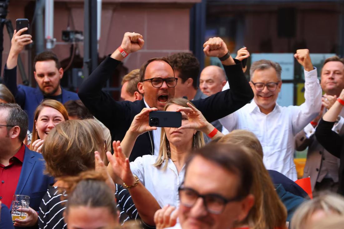 Γερμανία: Αμφίρροπη η μάχη στο Βρανδεμβούργο – Στο 1,5% η διαφορά του SPD από την AfD – Η προοπτική συνεργασίας με τους αριστερούς