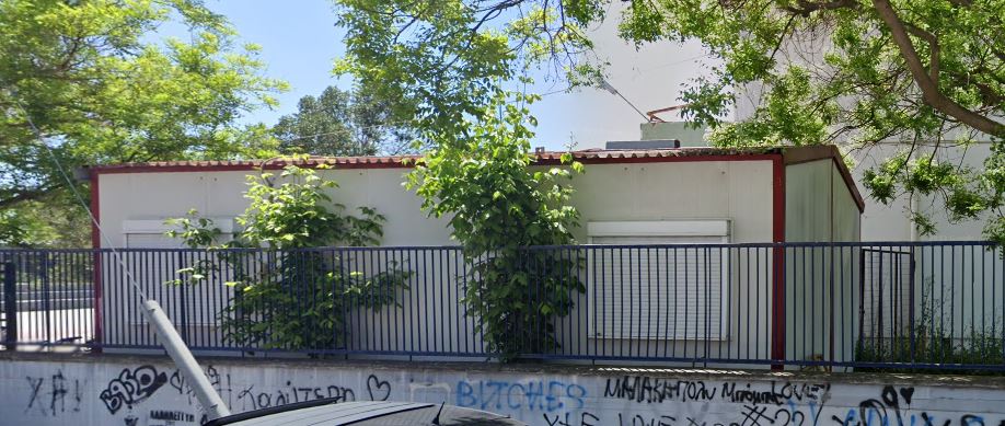 Βόλος: Σχολικός φύλακας μετέτρεψε αίθουσα-κοντέινερ σε… γκαρσονιέρα στο προαύλιο σχολείου
