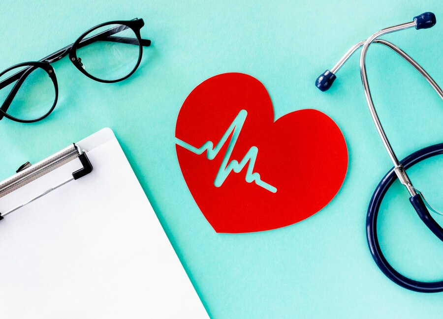 «Είμαι καρδιολόγος και αυτό είναι το Νο1 πράγμα που πρέπει να κάνετε εάν κινδυνεύετε από υψηλή χοληστερόλη» – Το σημάδι που δείχνει ότι πρέπει να πάτε στον γιατρό