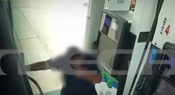 Κέρκυρα: Υπάλληλος βενζινάδικου έκλεβε καύσιμα από πελάτη – Βίντεο ντοκουμέντο από την κομπίνα με το μπιτόνι