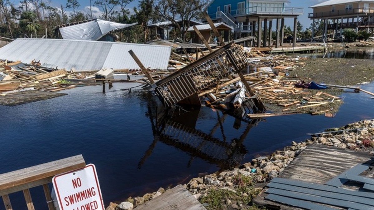 ΗΠΑ: Τουλάχιστον 91 νεκροί από το πέρασμα του τυφώνα «Ελίν» – Στις πληγείσες περιοχές εντός της εβδομάδας ο Μπάιντεν