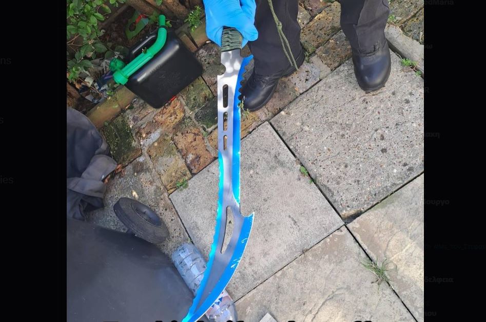 μαχαιρι ζομπι