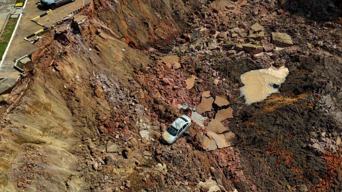 Δύο αγνοούμενοι και δέκα τραυματίες έπειτα από κατολίσθηση στη Βραζιλία