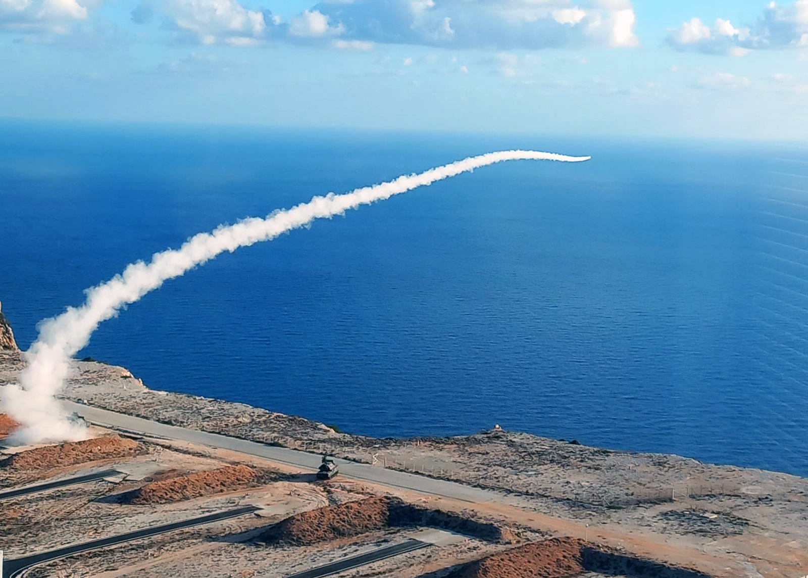 Πυροβολικό: Έβαλε φωτιά στους ουρανούς με ASRAD, TOR-M1 και STINGER – Δείτε εικόνες