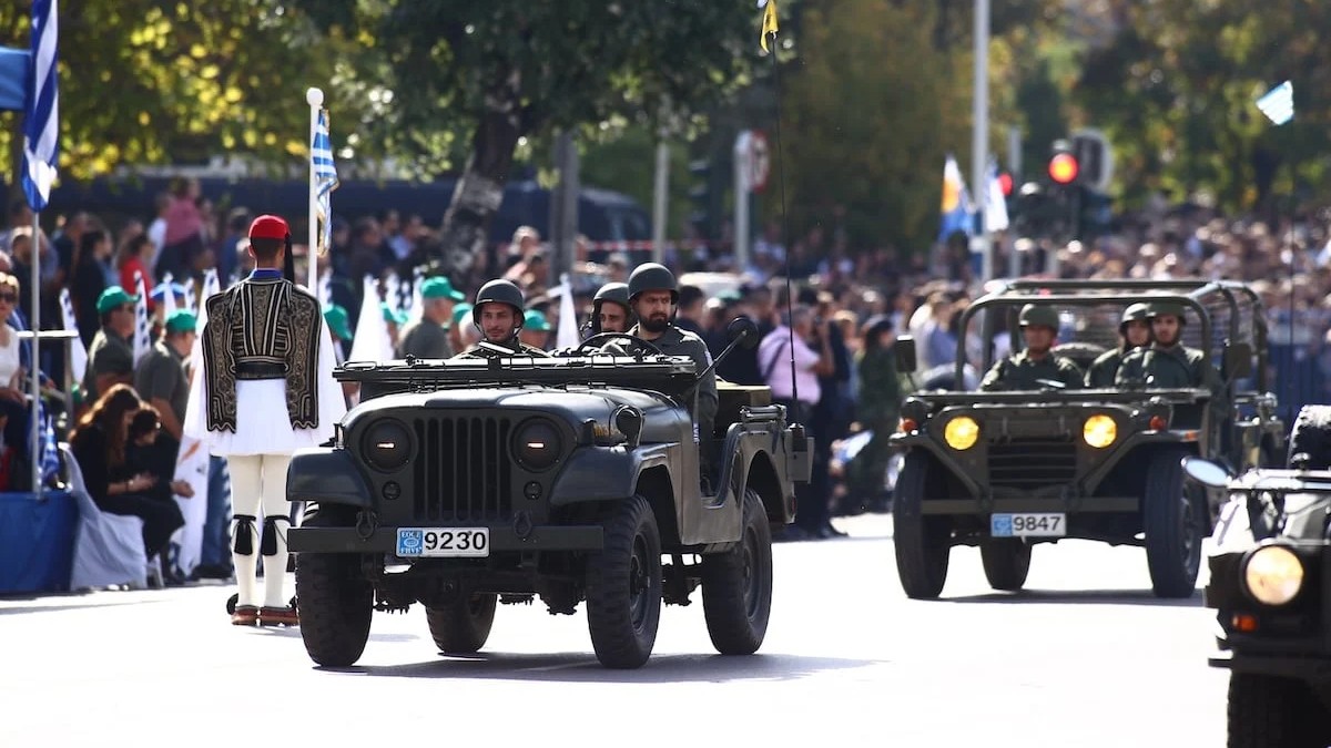 Με ανοιξιάτικο καιρό ο εορτασμός της 28ης Οκτωβρίου – Πώς θα κινηθούν τα ΜΜΜ, οι κυκλοφοριακές ρυθμίσεις που θα ισχύσουν