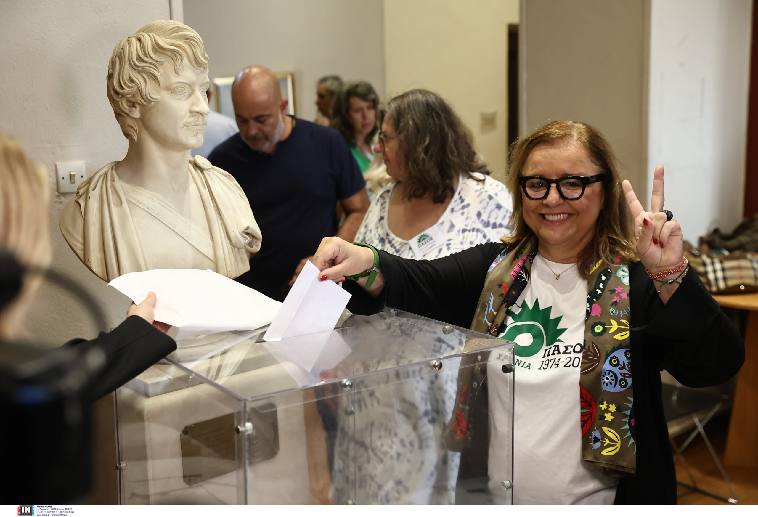 Εκλογές ΠΑΣΟΚ: Έχουν ψηφίσει πάνω από 100.000 πολίτες έως τις 12:00 – Χωρίς προβλήματα η διαδικασία