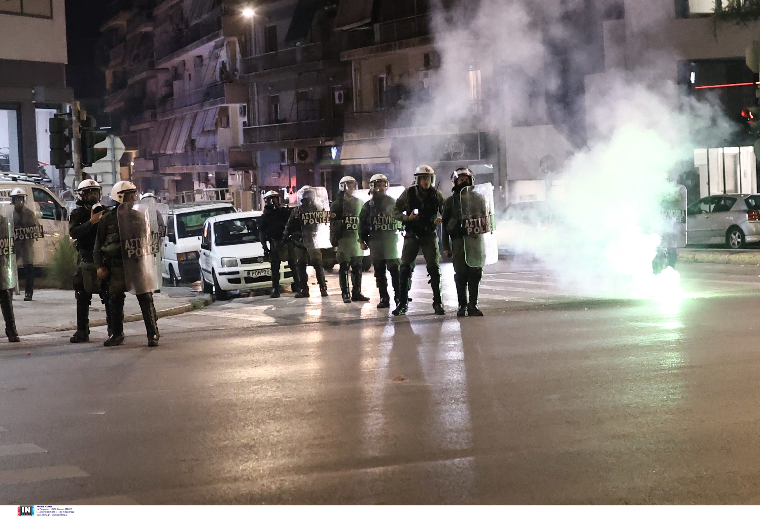 Ένταση μετά την πορεία διαμαρτυρίας έξω από την πρεσβεία του Ισραήλ – Πέταξαν πέτρες κατά των ΜΑΤ, 20 προσαγωγές