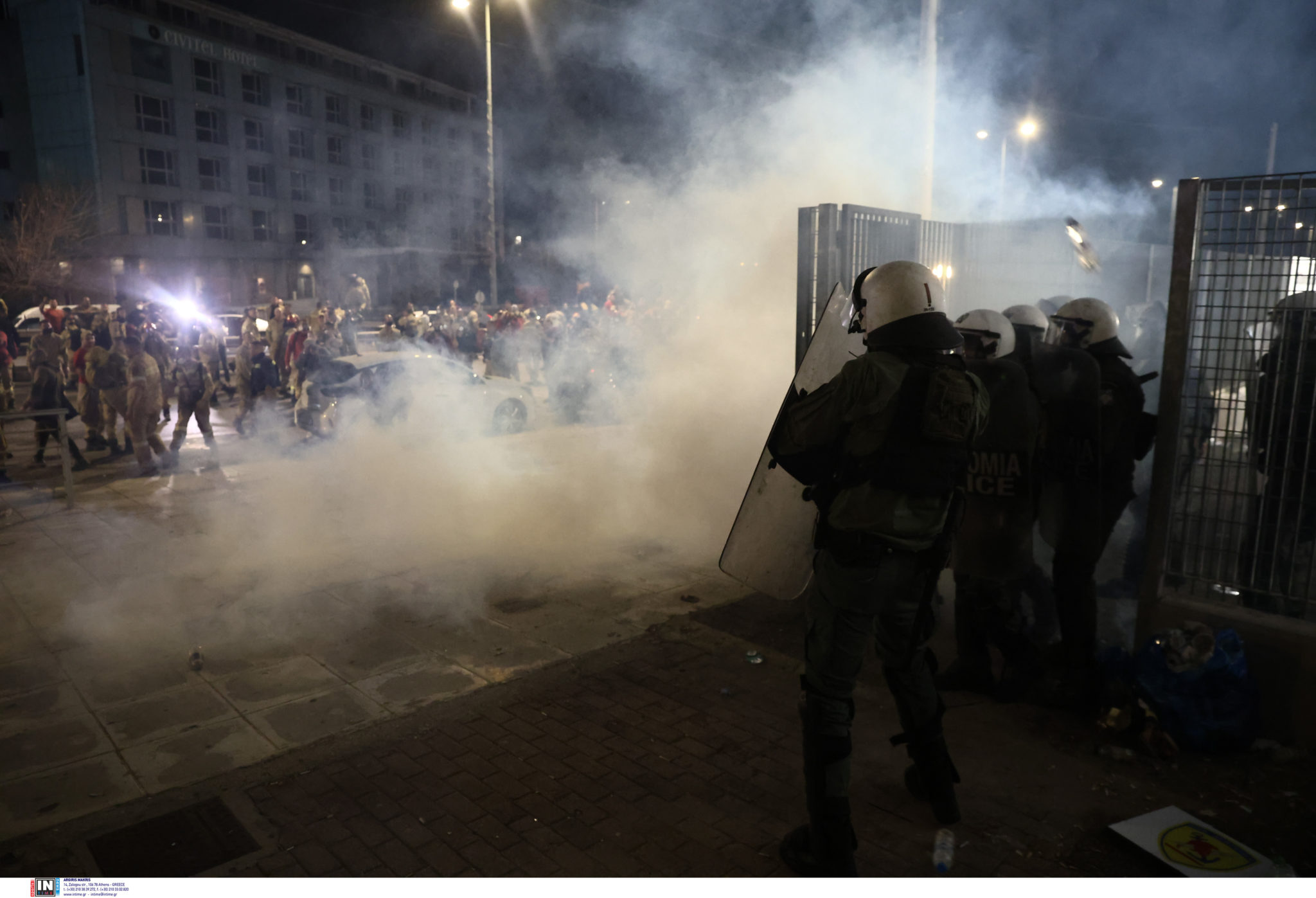 Πυροσβέστες ΜΑΤ επεισόδια