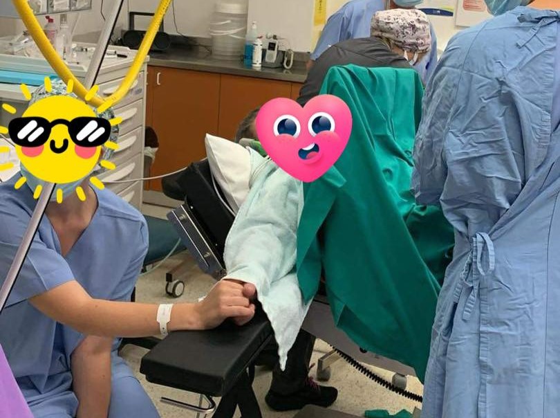 Ηράκλειο: Γιαγιά γέννησε το εγγονάκι της – «30 χρόνια περίμενα και φοβόμουν αυτή τη στιγμή»