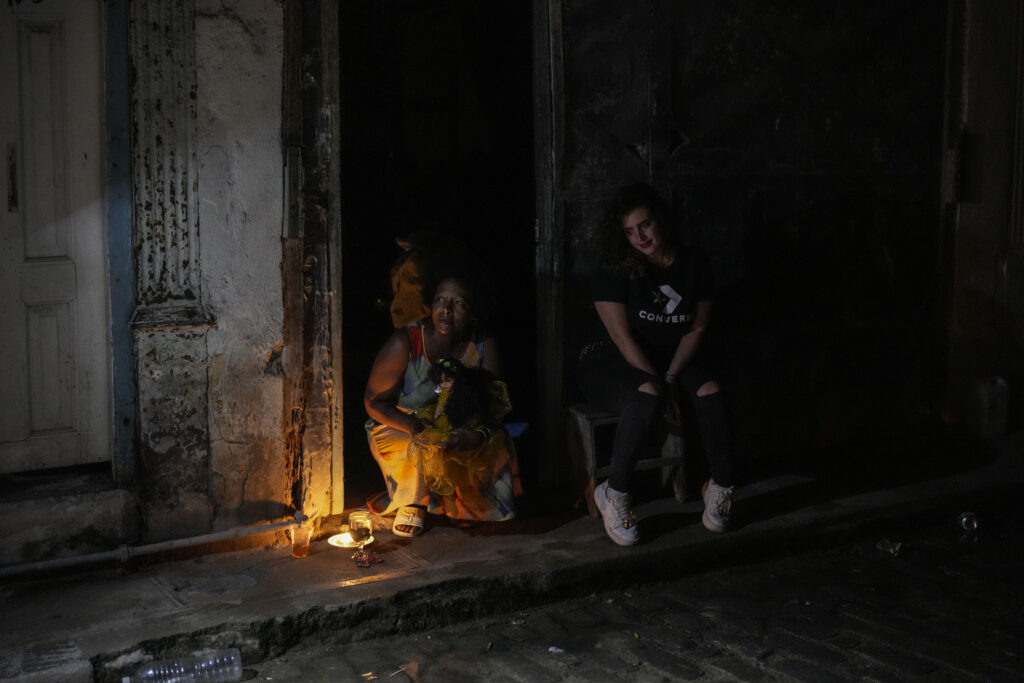 Κούβα: Η κυβέρνηση εκτιμά ότι η ηλεκτροδότηση θα αποκατασταθεί το βράδυ της Δευτέρας – Ο τυφώνας «Όσκαρ» έφθασε στα ανατολικά της χώρας