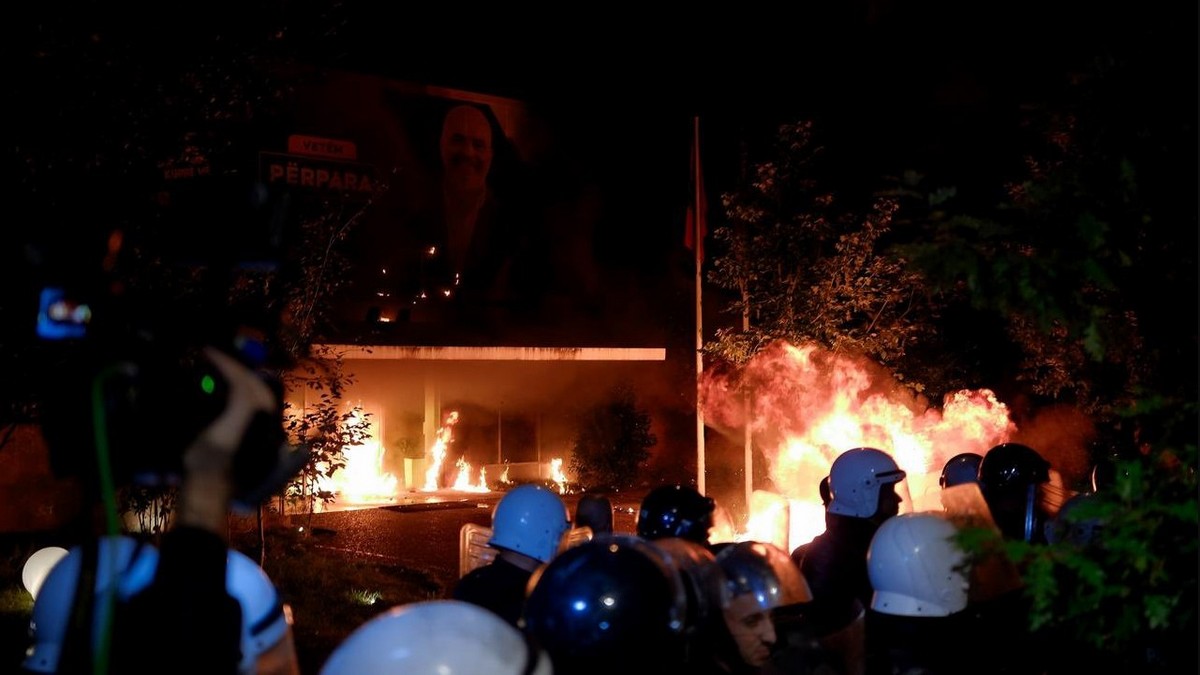 Αλβανία: Επεισόδια σε αντικυβερνητική διαδήλωση στα Τίρανα