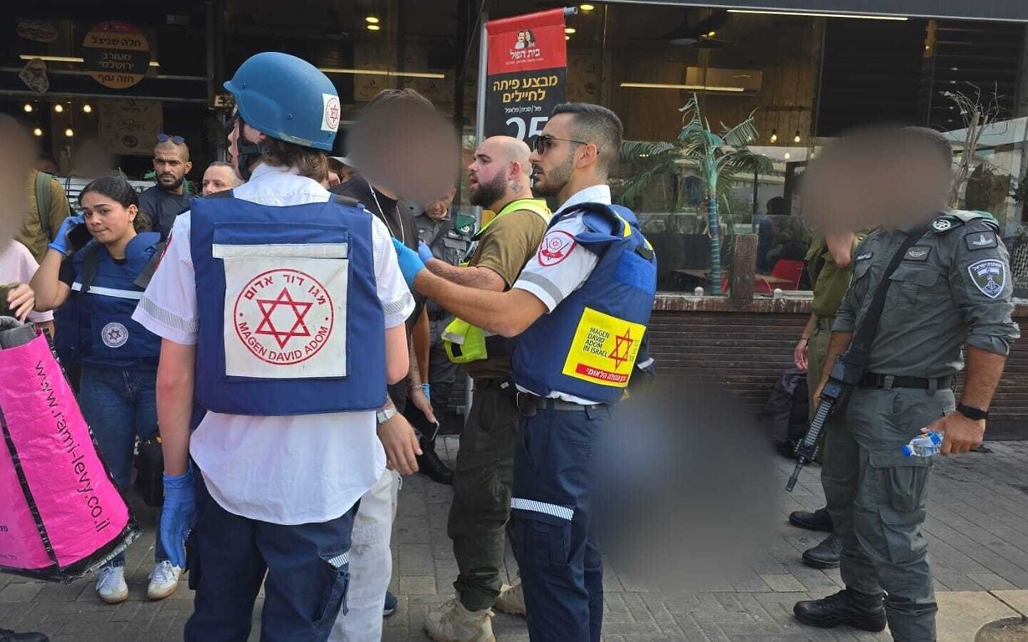 Ισραήλ: Ένας νεκρός και 10 τραυματίες στην επίθεση σε σταθμό λεωφορείων – Σκληρές εικόνες