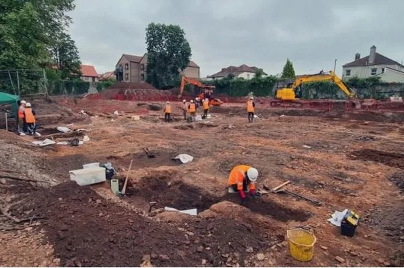 Στην επιφάνεια του εδάφους όπου βρισκόταν το Easttville Workhouse, εξακολουθούν να εμφανίζονται ανθρώπινα οστά.