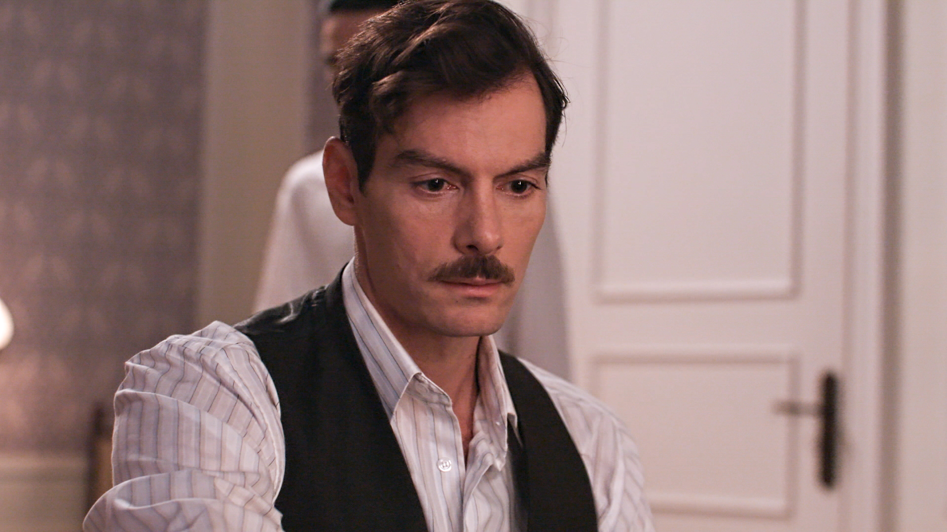 Grand Hotel: Μια φράση του Νικόλα βάζει τον Πέτρο σε υποψίες