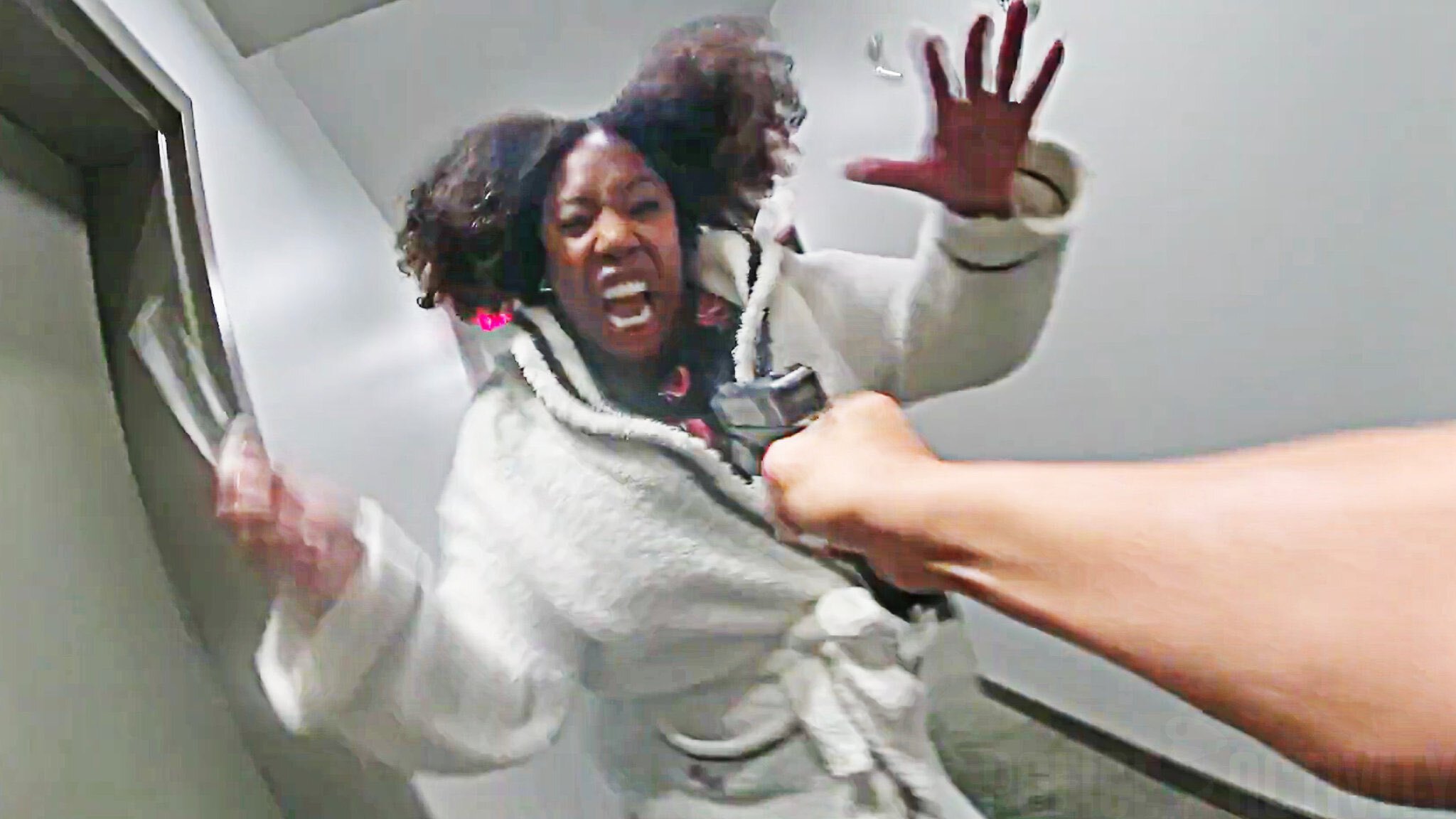 ΗΠΑ: Τραγικό περιστατικό στη Βιρτζίνια – Γυναίκα επιτέθηκε με μαχαίρι σε αστυνομικό και εκείνος την πυροβόλησε θανάσιμα