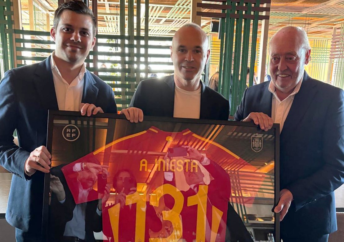 ΙΝΙΕΣΤΑ ΦΑΝΕΛΑ