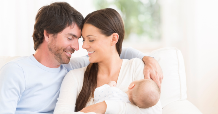 Οι 8 τρόποι να κρατήσετε ζωντανή τη σπίθα του έρωτα μετά την απόκτηση παιδιών