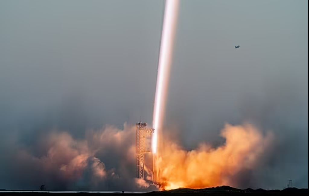 Space X: Πώς η προσγείωση του πυραύλου Starship ανοίγει τον δρόμο για ταξίδια στον Άρη – Οι ελπίδες του Μασκ για εγκατάσταση στον Κόκκινο Πλανήτη