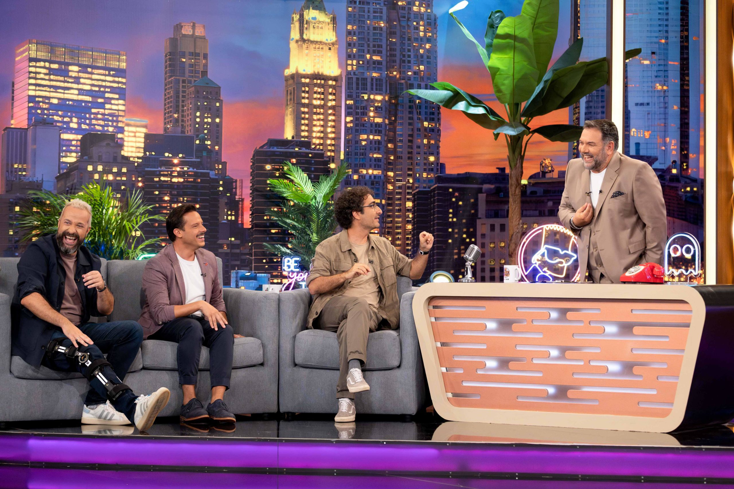 Σπαρταριστός διάλογος με… υπονοούμενα μεταξύ Αρναούτογλου και Μακαλιά – «Εγώ έχασα μία εκπομπή, εσύ κέρδισες μία»