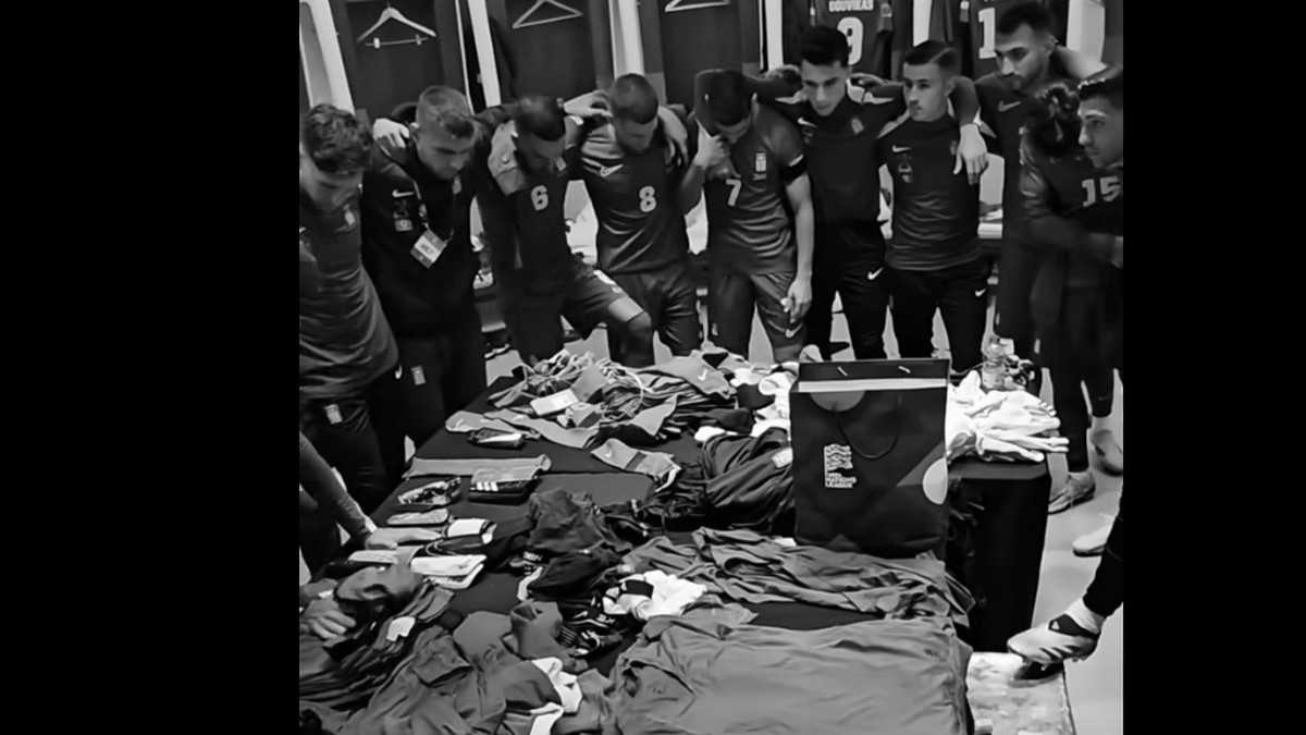 Εθνική Ελλάδας: Η συγκλονιστική ομιλία του Τάσου Μπακασέτα στα αποδυτήρια – «Ας θυσιάσουμε τον εαυτό μας για να τιμήσουμε τον Τζορτζ» – ΒΙΝΤΕΟ