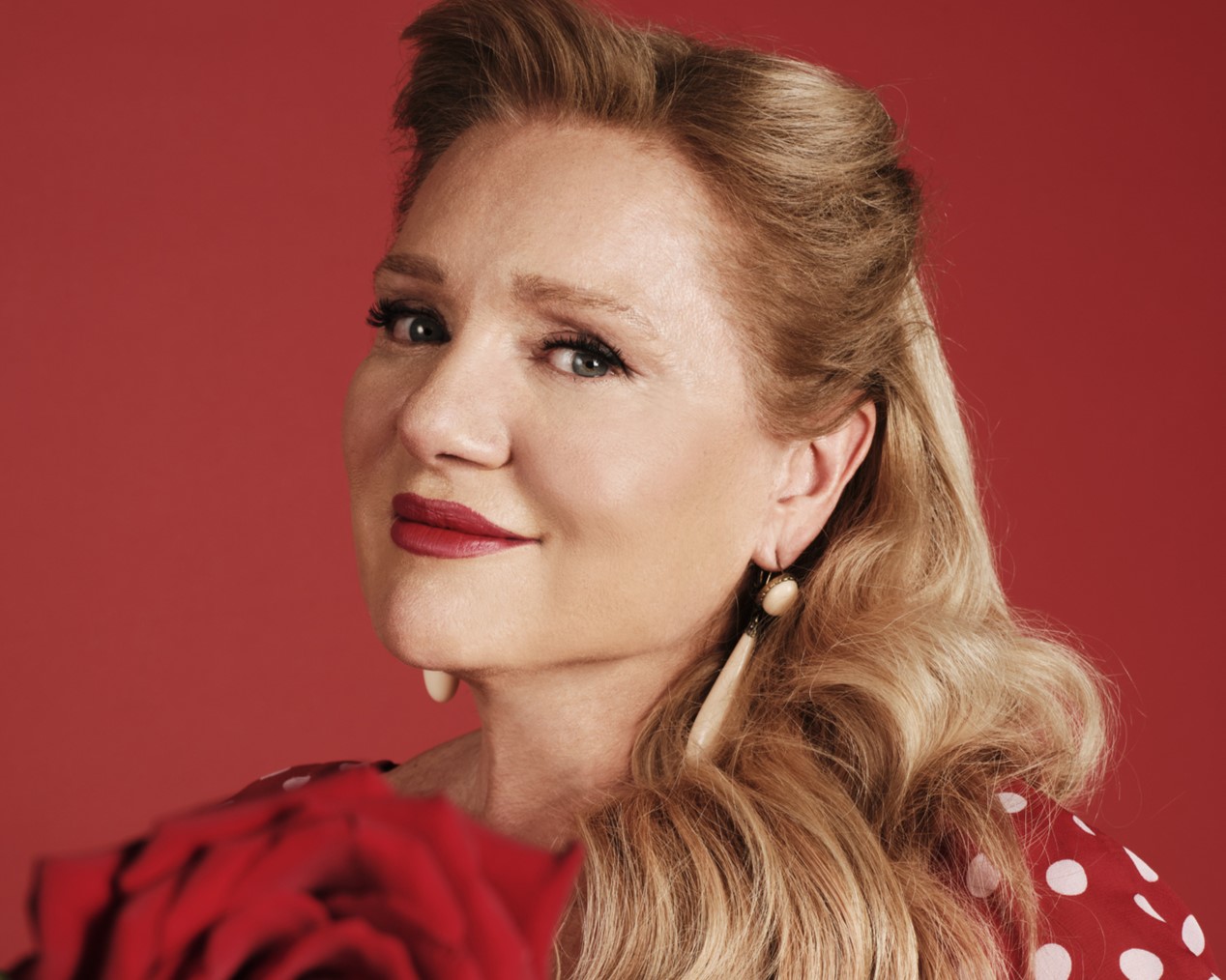 Μαρία Καβογιάννη: Εγκαινιάζει το Πτι Παλαι ως “Σεραφίνα” με το “Τριαντάφυλλο στο στήθος”