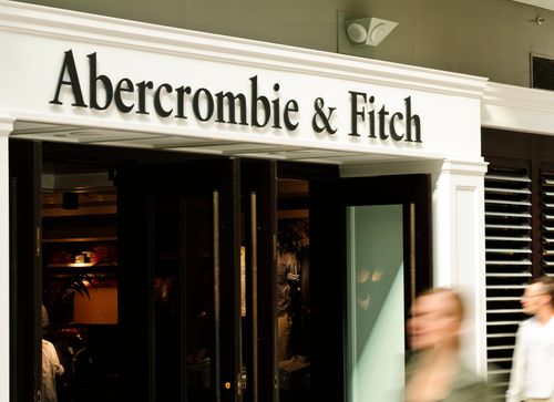 Abercrombie & Fitch: Συνελήφθησαν ο πρώην CEO και ο σύντροφός του έπειτα από καταγγελίες για βιασμούς ανδρών και trafficking