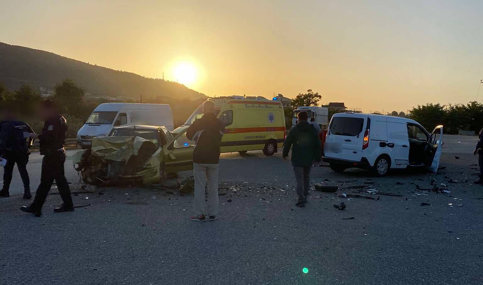 Τροχαίο-σοκ στο Αγρίνιο: Βίντεο ντοκουμέντο από την σφοδρή σύγκρουση αυτοκινήτου με βαν – Τρεις τραυματίες