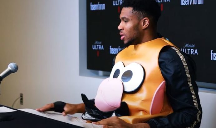 Ο Γιάννης Αντετοκούνμπο ντύθηκε... Βαβουροπατάτα