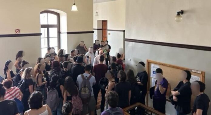 Θεσσαλονίκη: Πέντε συλλήψεις από την ένταση με τον πρύτανη στο ΑΠΘ