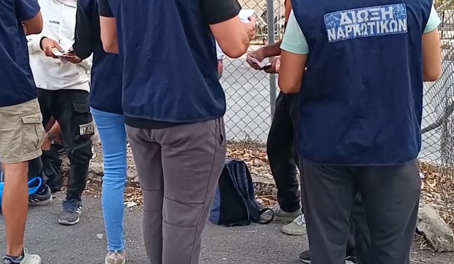 Αχαρνές: Αστυνομική επιχείρηση για την καταπολέμηση της μικροδιακίνησης ναρκωτικών – Δείτε βίντεο