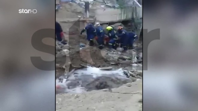 Αχαρνές: Βίντεο ντοκουμέντο από τη διάσωση γυναίκας που παρασύρθηκε από ρέμα