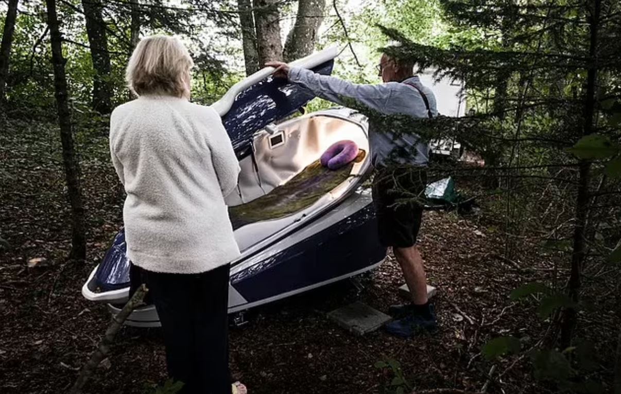 Ελβετία: Τα τελευταία λόγια της γυναίκας που αυτοκτόνησε στην κάψουλα – Οι υποψίες για στραγγαλισμό