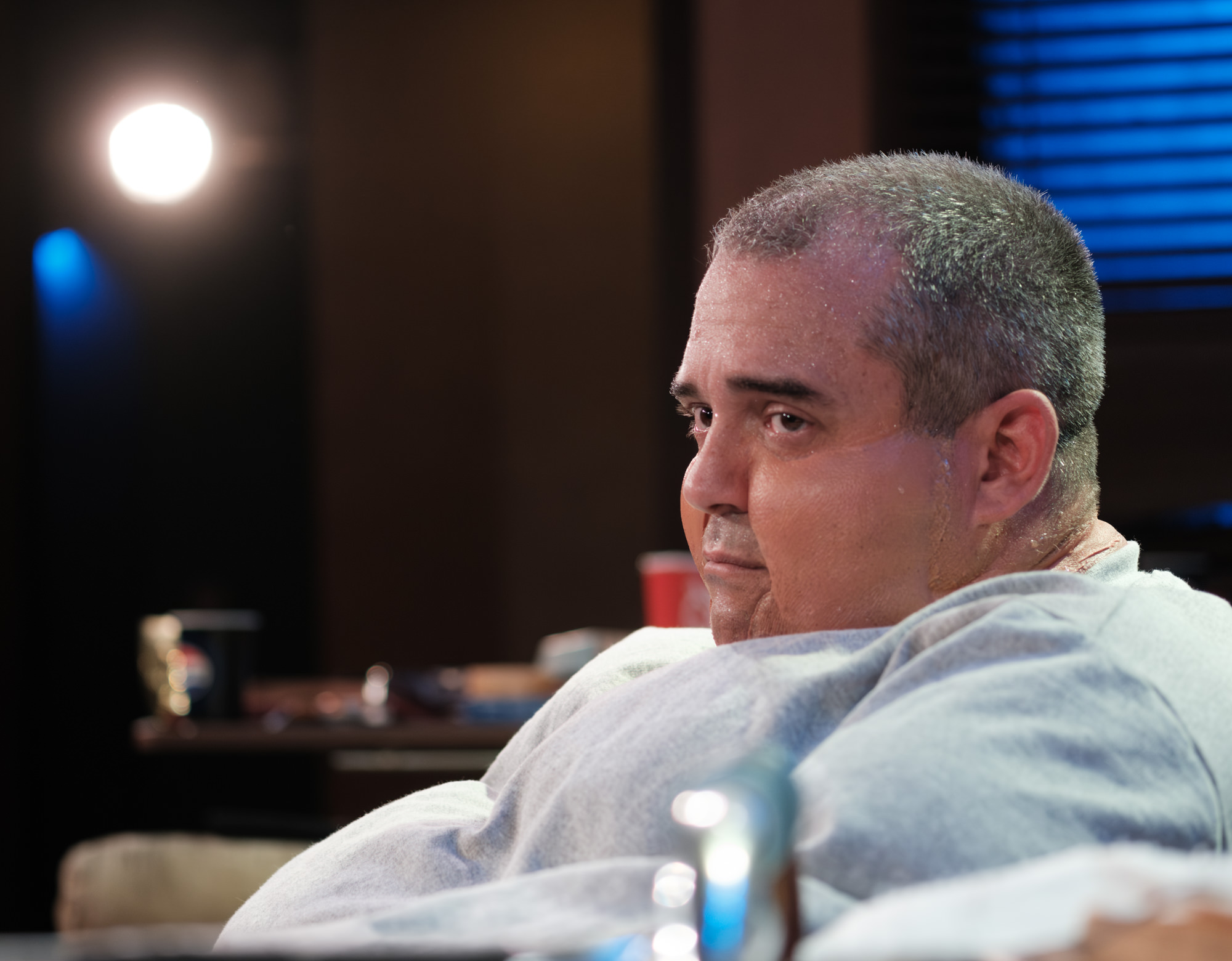 Πυγμαλίων Δαδακαρίδης: Αγνώριστος ως Τσάρλι στη «Φάλαινα» – Αύριο η θεατρική πρεμιέρα