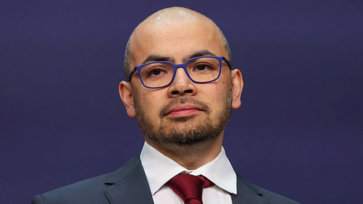 Ντέμης Χασάμπης: Ποιος είναι ο οραματιστής της τεχνητής νοημοσύνης που αλλάζει τον κόσμο και κέρδισε το Νόμπελ Χημείας