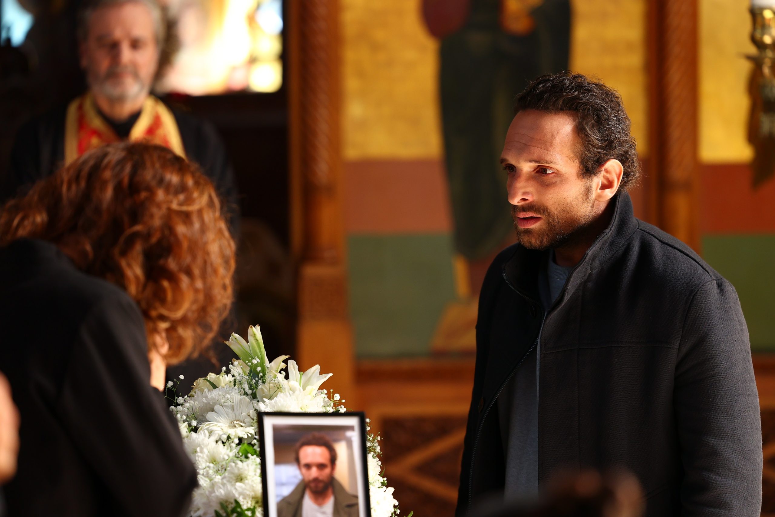 «Διάφανη αγάπη»: Ο Στέφανος παρευρίσκεται στην κηδεία του και γίνεται μάρτυρας του πόνου των ανθρώπων που τον αγαπούσαν