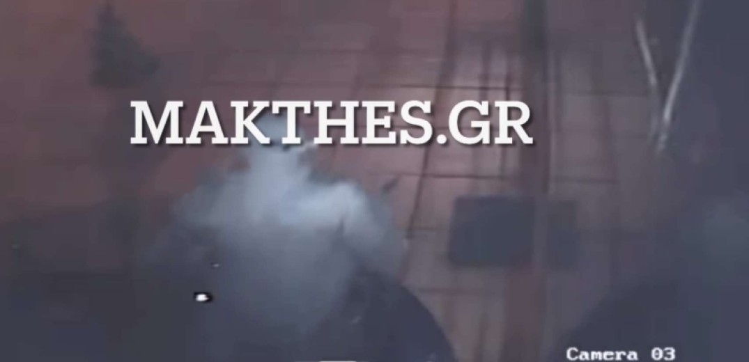 Θεσσαλονίκη: Διαρρήκτες έσπασαν τζαμαρία κοσμηματοπωλείου και μπήκαν έρποντας – Ψέκασαν με πυροσβεστήρα αστυνομικούς για να ξεφύγουν – ΒΙΝΤΕΟ