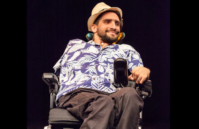 Θεσσαλονίκη: Πολίτης καταγγέλλει πως αστυνομικός του ζήτησε να αποδείξει πως έχει ακρωτηριαστεί στο χέρι