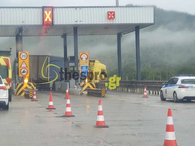 Ιωάννινα: Φορτηγό έπεσε στα διόδια της Εγνατίας