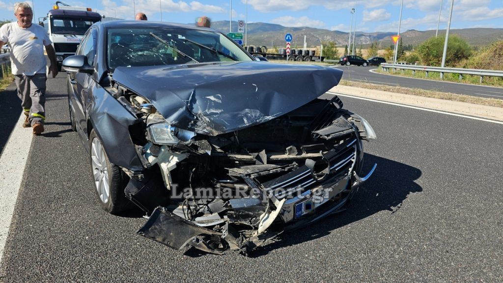 Φθιώτιδα: Σφοδρή σύγκρουση οχημάτων στην Αγία Μαρίνα – Στο ένα επέβαινε οικογένεια με μωρό – ΦΩΤΟ και ΒΙΝΤΕΟ