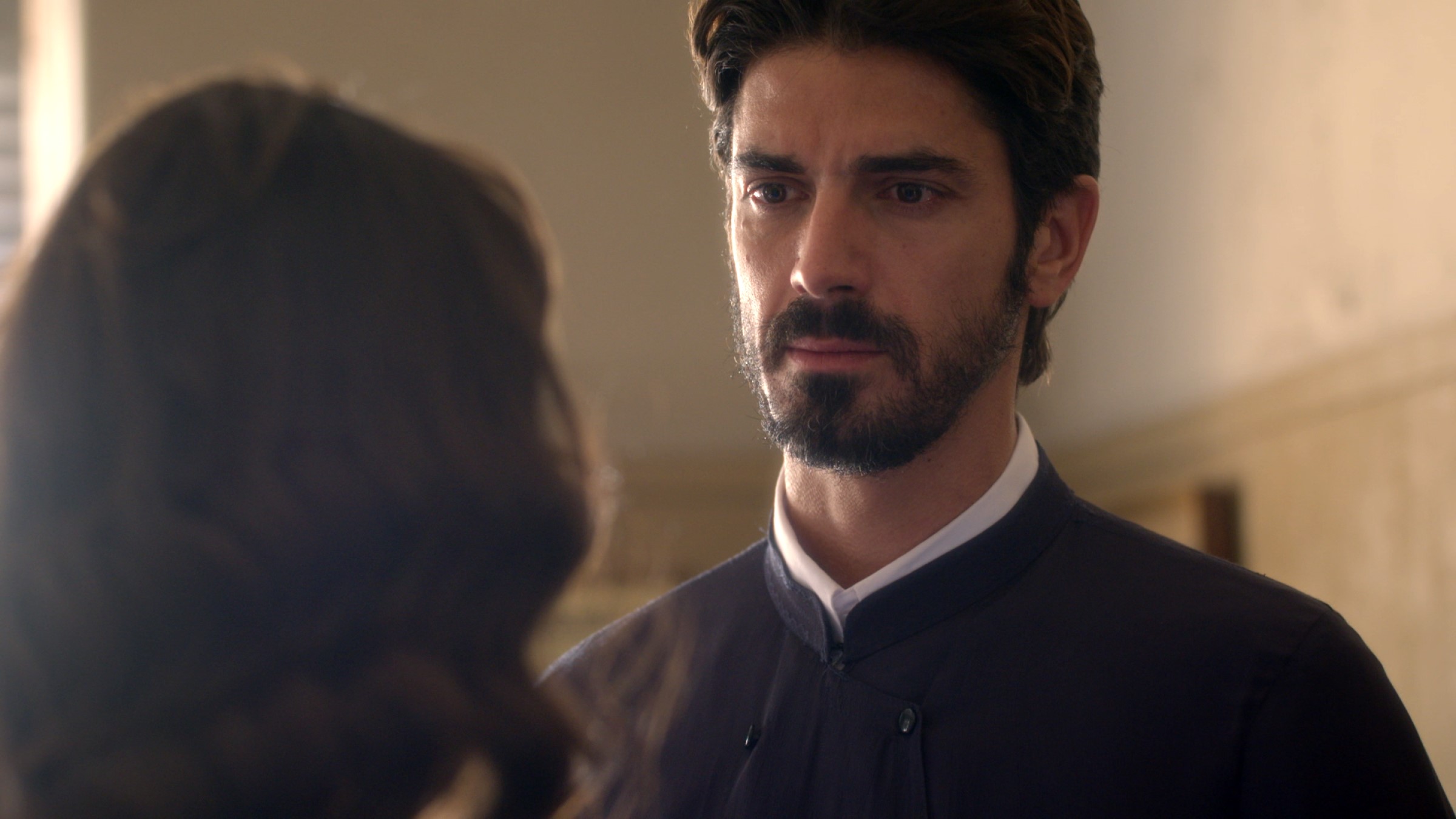 «Άγιος έρωτας»: Ο πατέρας Νικόλαος παλεύει με τα συναισθήματά του