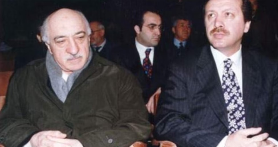 Ο Ρετζέπ Ταγίπ Ερντογάν με τον Φετουλάχ Γκιουλέν.