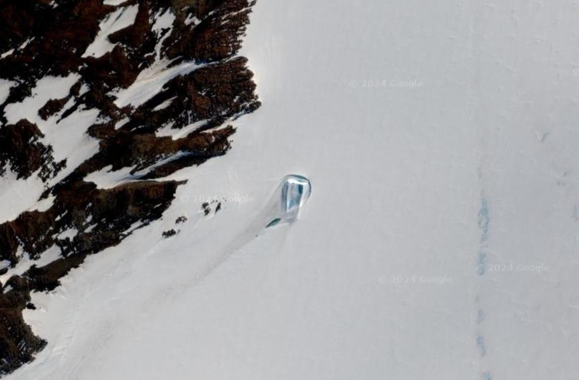 Ανακαλύφθηκε μυστηριώδης «πόρτα» στην Ανταρκτική μέσω του Google Maps – Οι θεωρίες συνωμοσίας για το μυθικό πλάσμα Bigfoot και το θρυλικό βασίλειο της Agartha