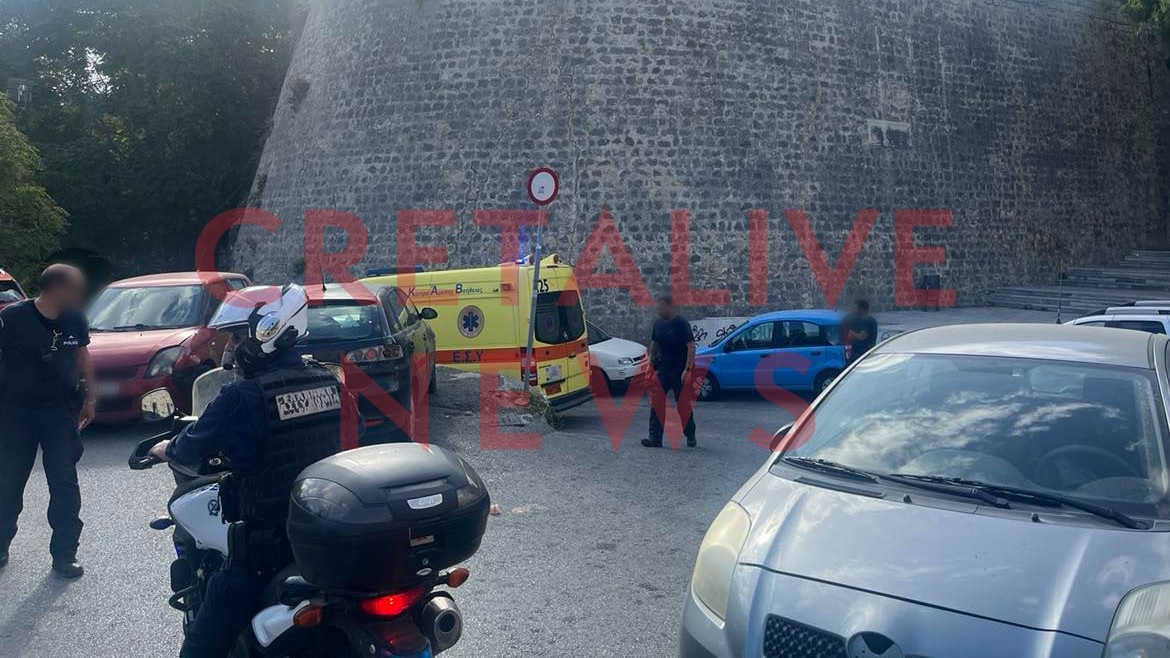 Ηράκλειο: Έπεσε στο κενό από τα Τείχη – Στο σημείο ασθενοφόρο και ΕΛ.ΑΣ.